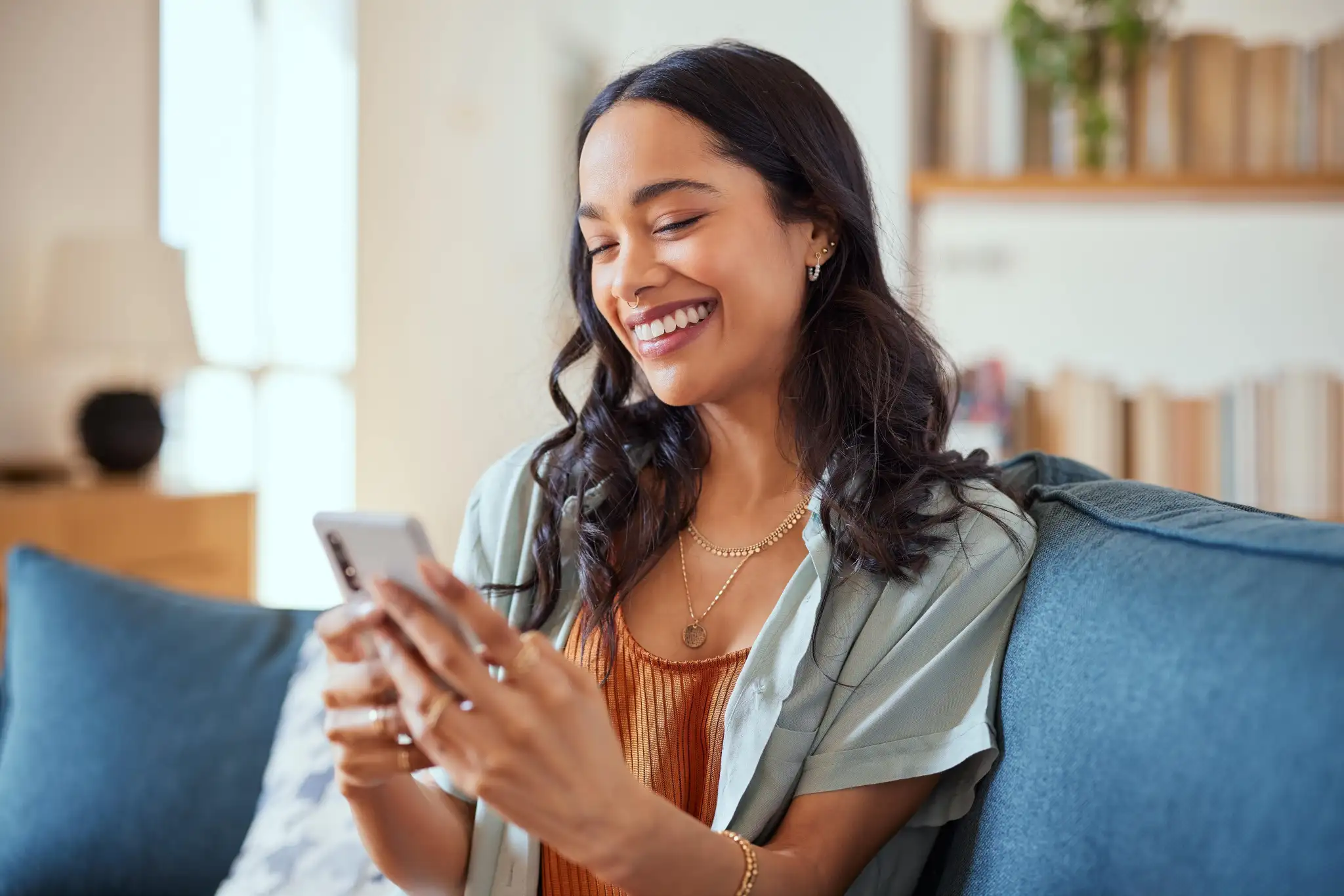 A young person applying for a payday loan on their phone