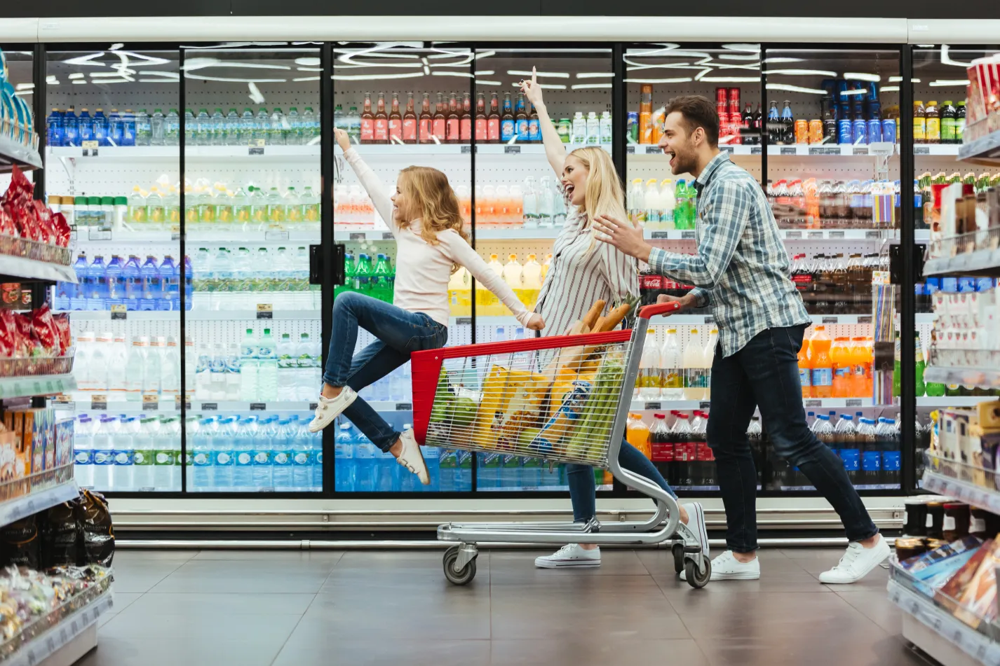 a-family-shopping-for-groceries-with-a-cart-filled-with-essentials-benefiting-from-the-temporary GST-relief-in-Canada